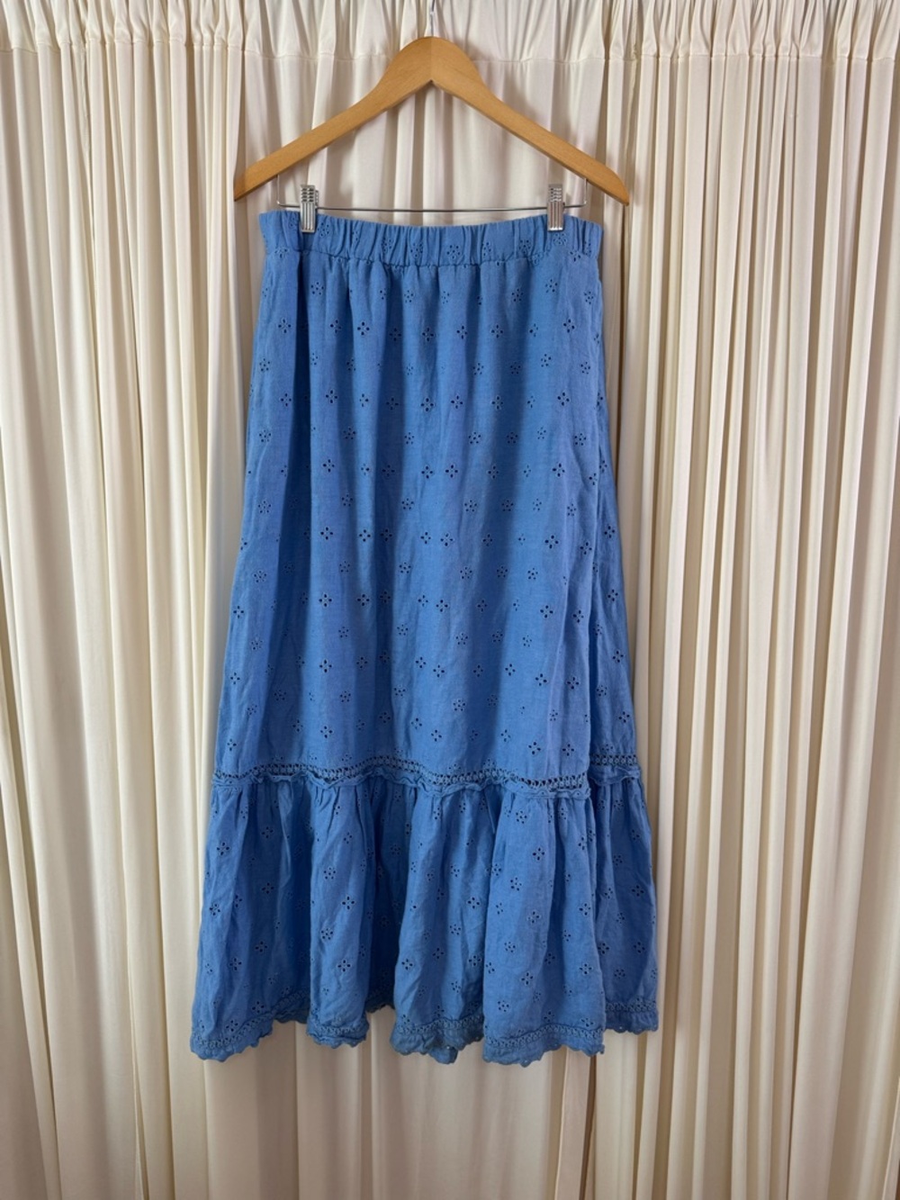 Abercrombie Blue Eyelet Tiered Maxi Skirt Size Large Tall Beachy Summer Vacay